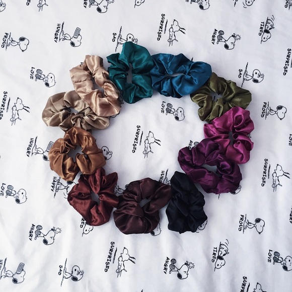 ☆FREE W $15+ PURCHASE☆ satin scrunchies - Picture 5 of 6